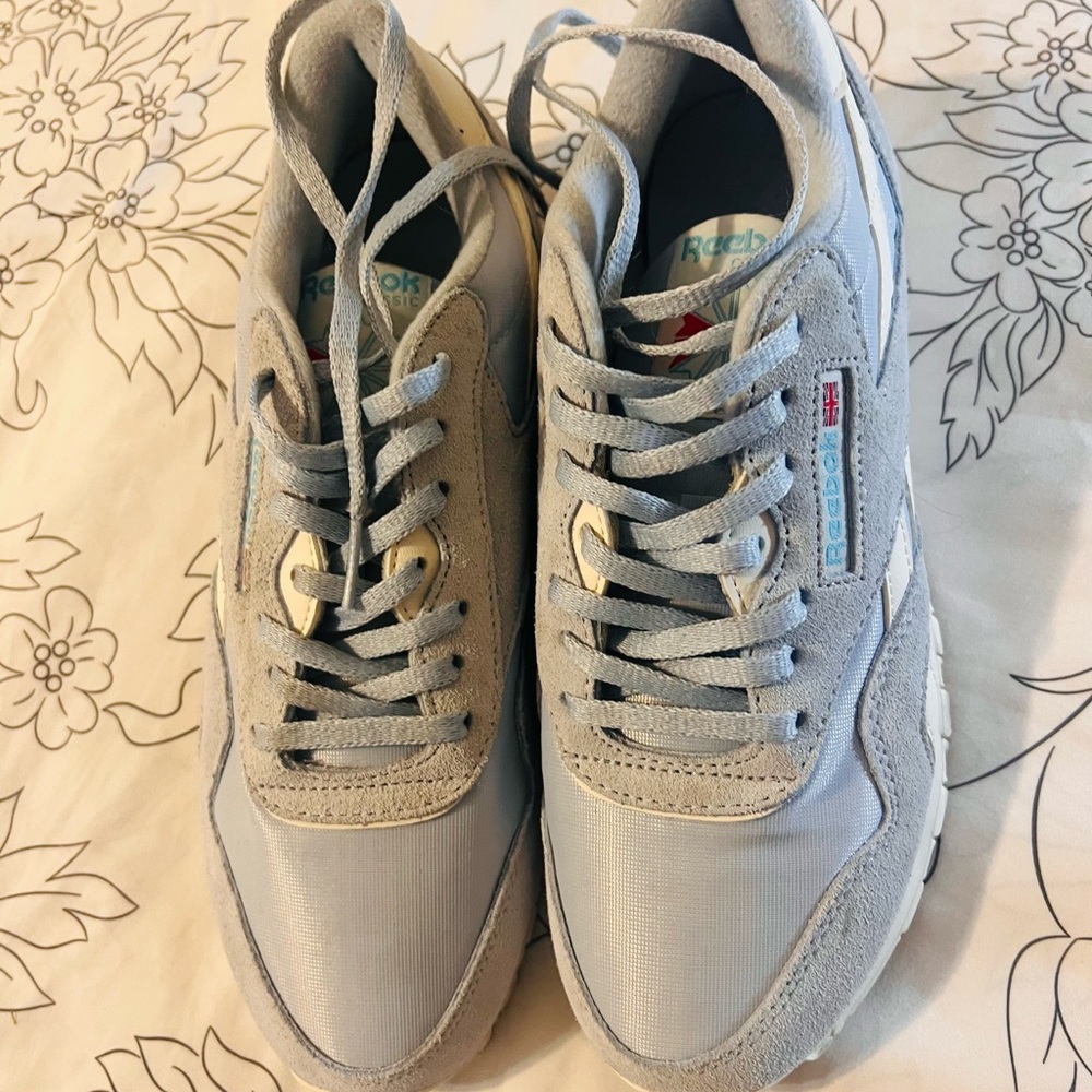 Reebok Women's Sneakers in Light Gray and Blue